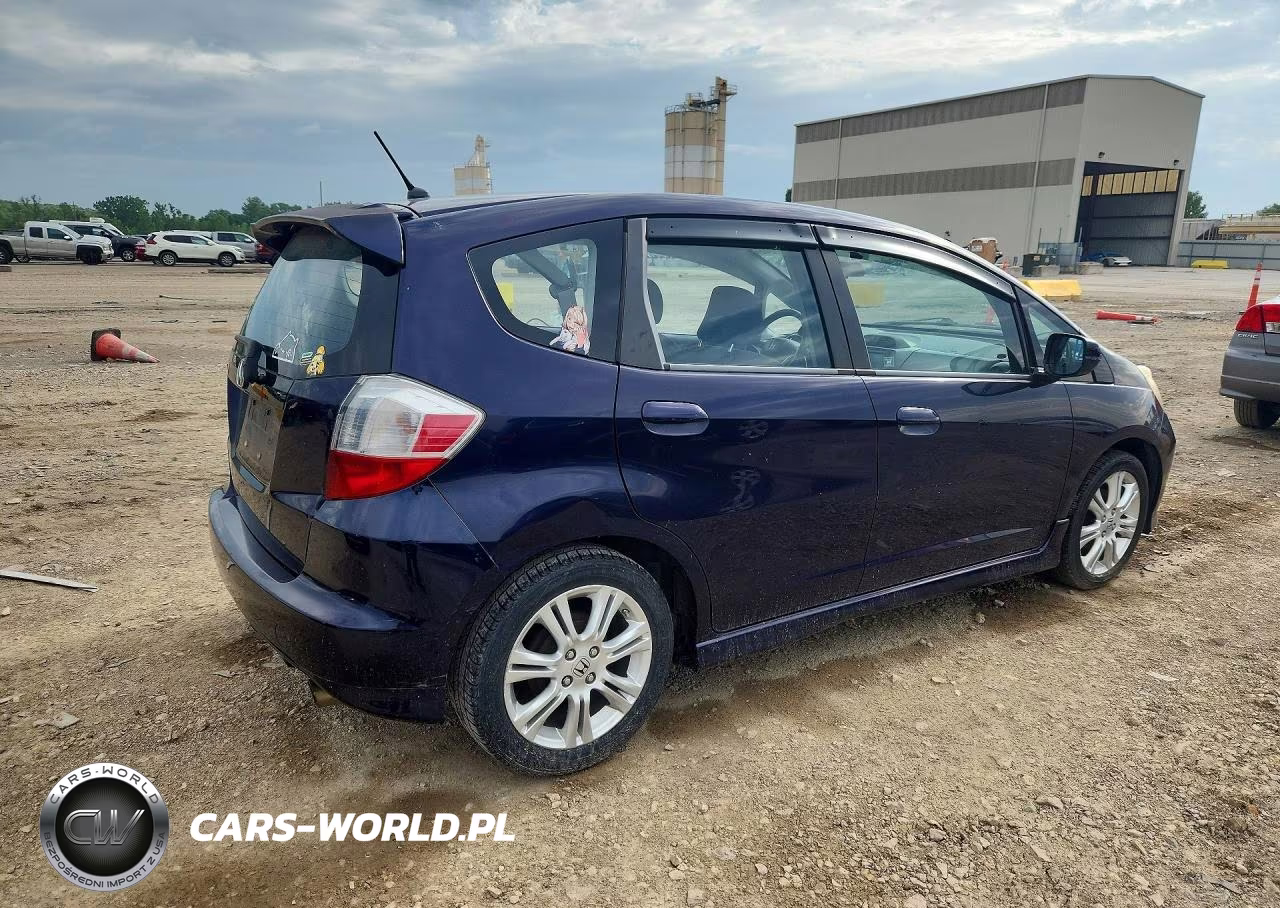 2010 Honda Fit Sport VIN:JHMGE8H61AC011515 - 3