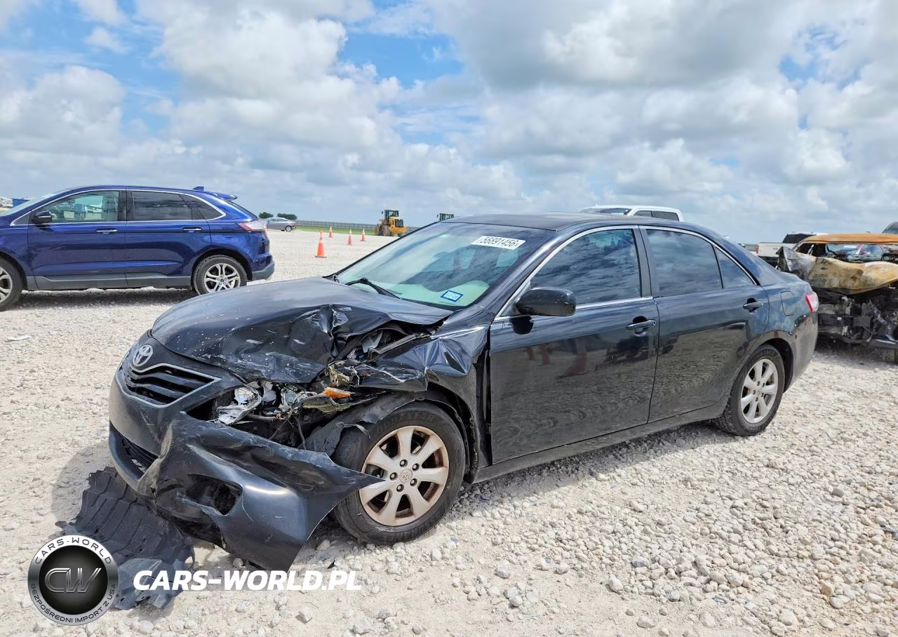 2010 Toyota Camry Le – zdjęcie 1 z 12