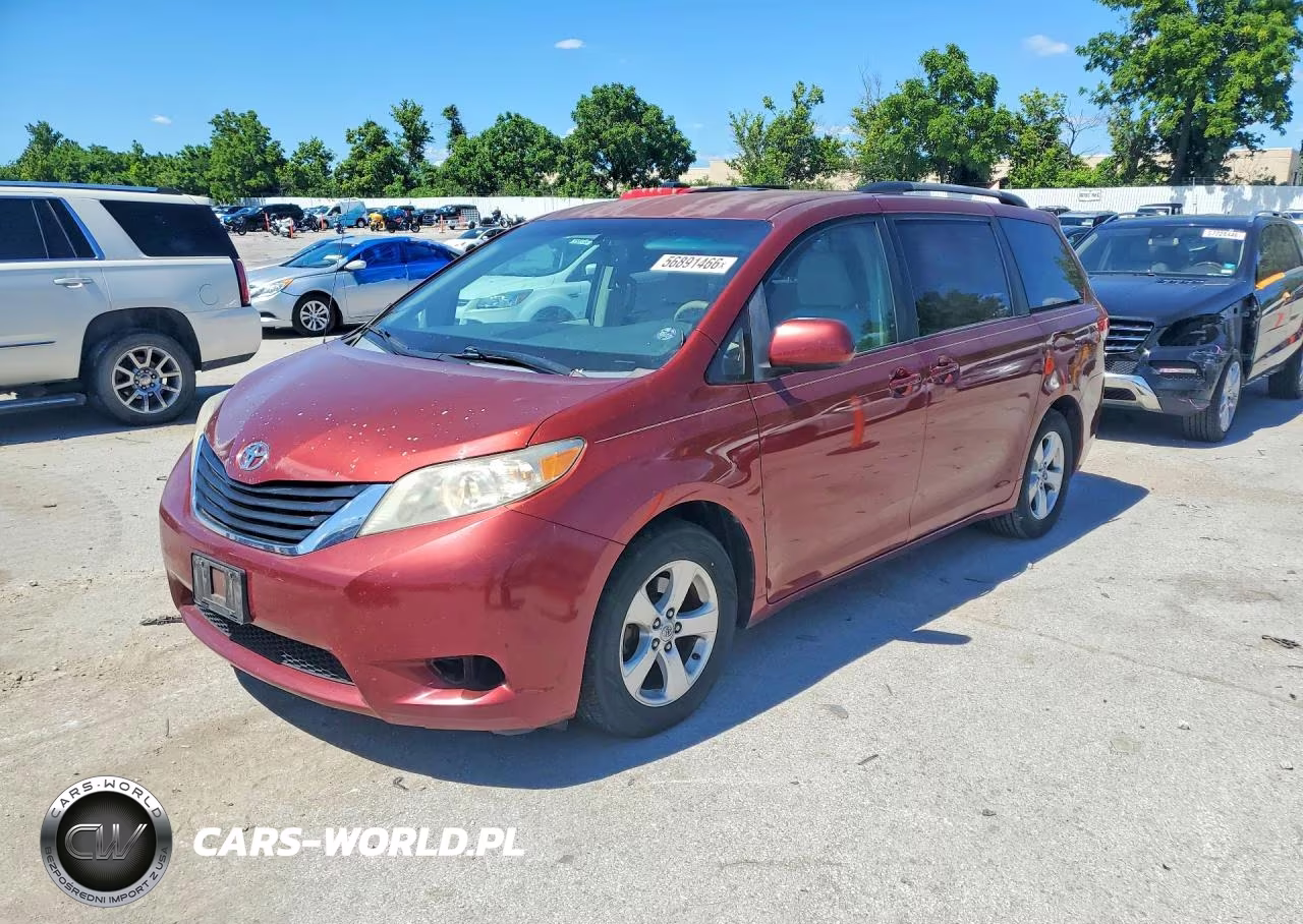 2012 Toyota Sienna Le – zdjęcie 1 z 13