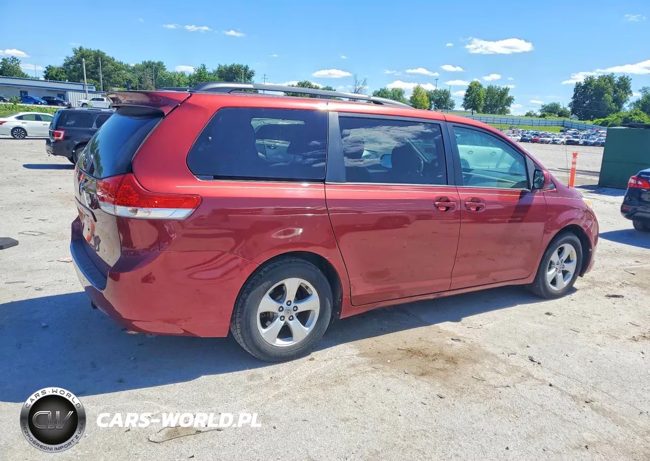 2012 Toyota Sienna Le VIN:5TDKK3DC1CS202193 - 3
