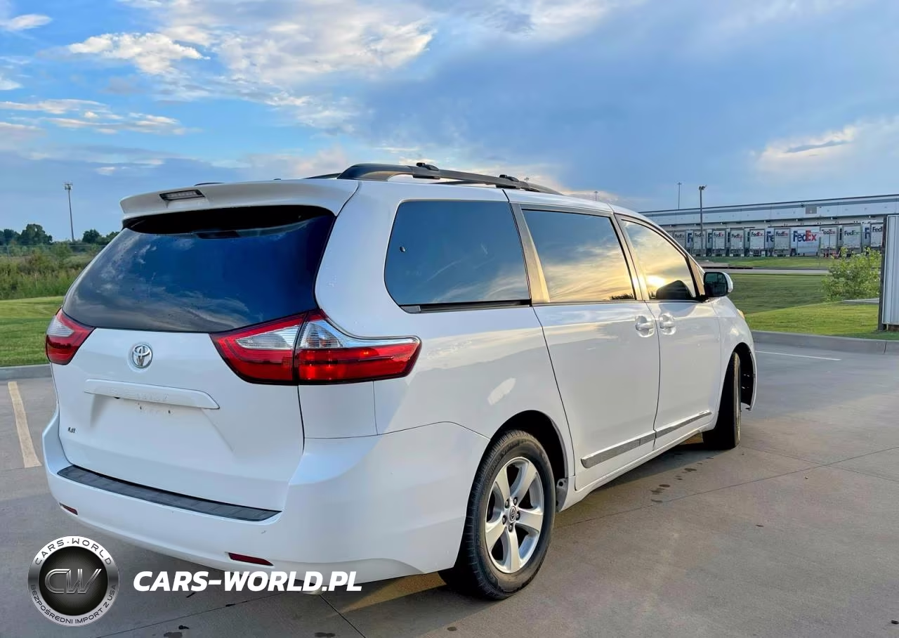 2015 Toyota Sienna Le VIN:5TDKK3DC3FS547083 - 4