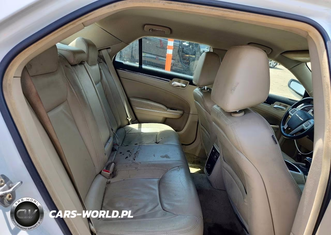 2014 Chrysler 300 VIN:2C3CCAAG0EH354646 - 10