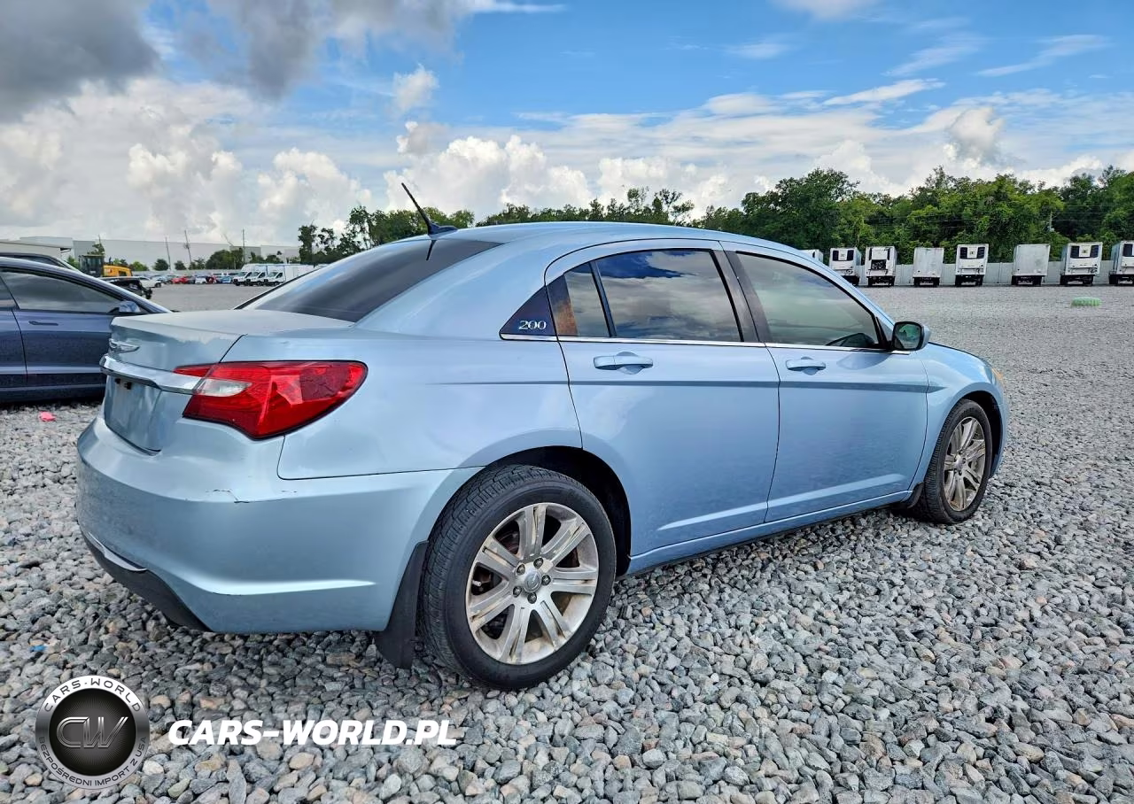 2013 Chrysler 200 Touring VIN:1C3CCBBB6DN676383 - 3