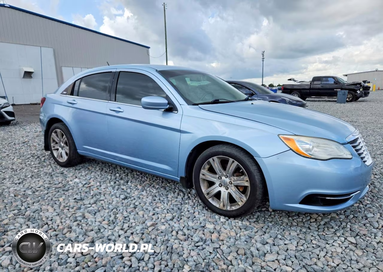 2013 Chrysler 200 Touring VIN:1C3CCBBB6DN676383 - 4