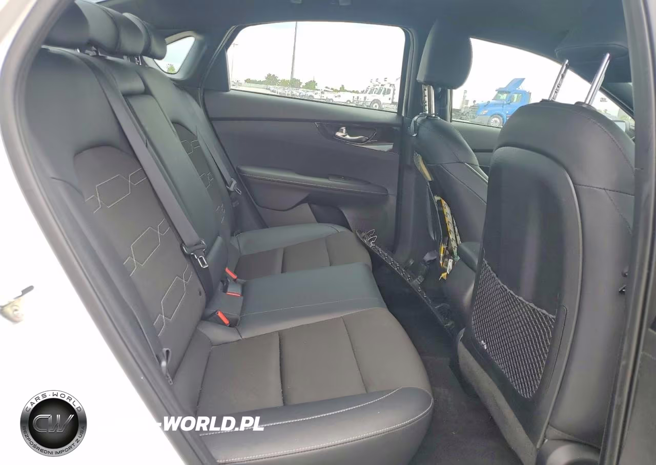 2023 Kia Forte Gt Line VIN:3KPF54AD3PE667621 - 10