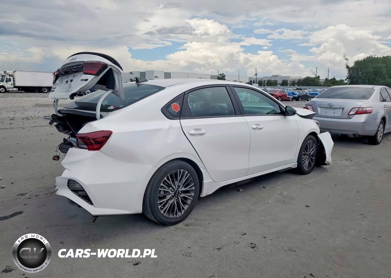 2023 Kia Forte Gt Line VIN:3KPF54AD3PE667621 - 3