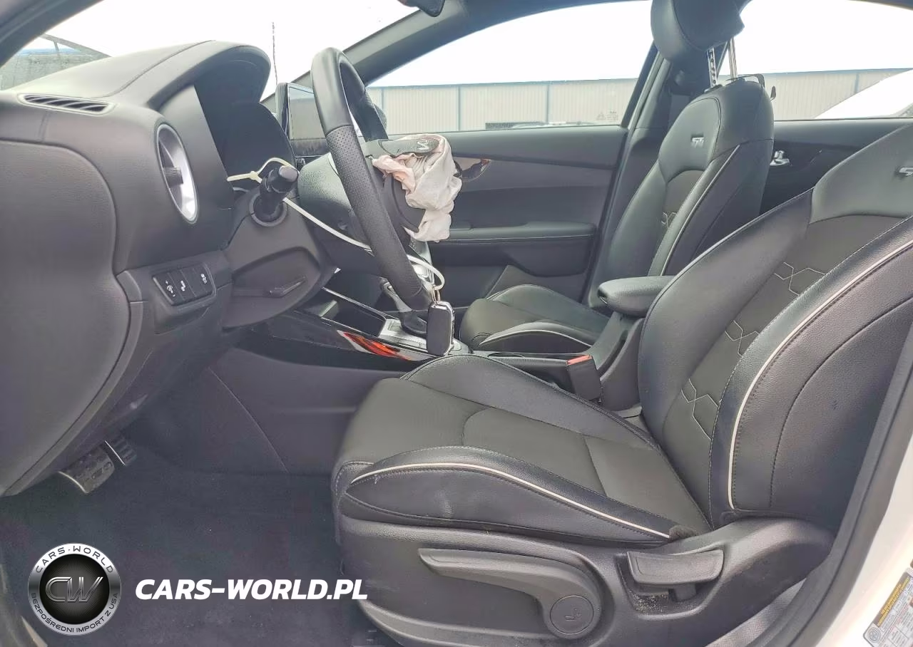2023 Kia Forte Gt Line VIN:3KPF54AD3PE667621 - 7