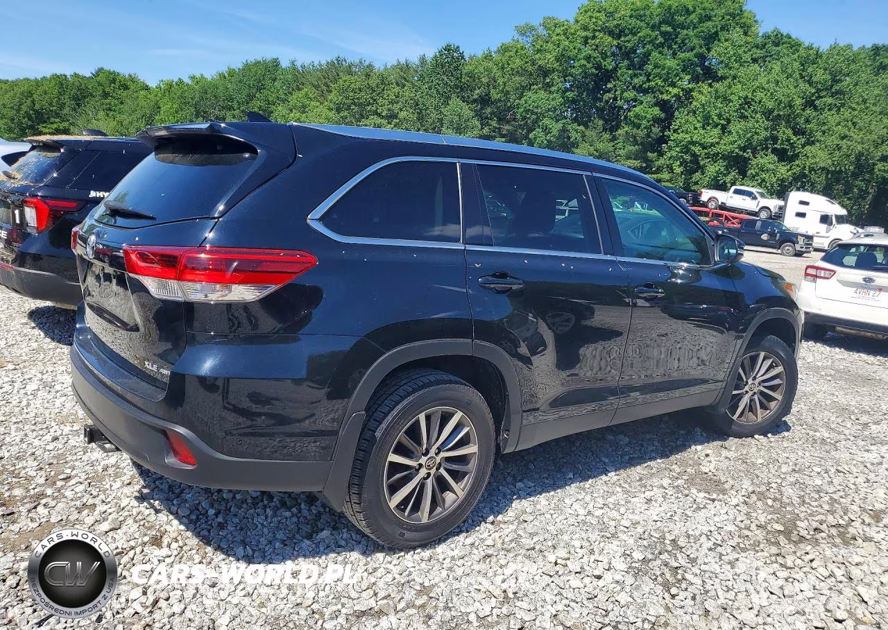 2019 Toyota Highlander Xle VIN:5TDJZRFH1KS580564 - 3