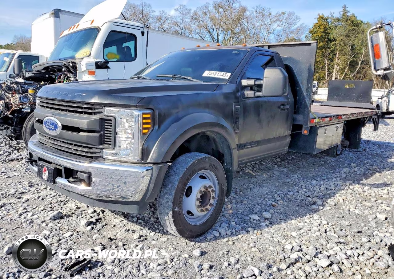2019 Ford F550 Super Duty Flatbed Truck