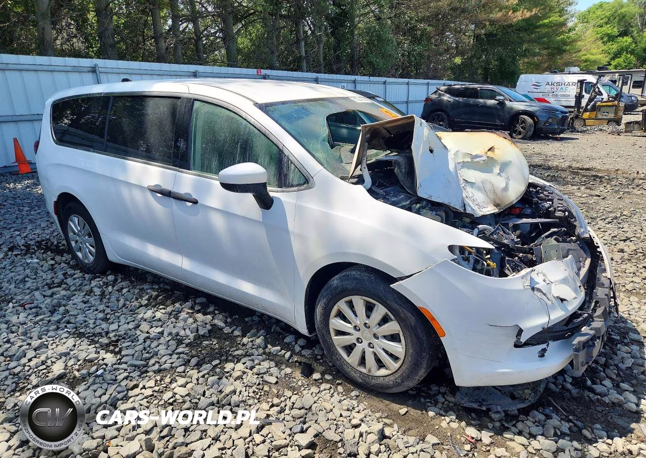 2019 Chrysler Pacifica L VIN:2C4RC1AG1KR531782 - 4