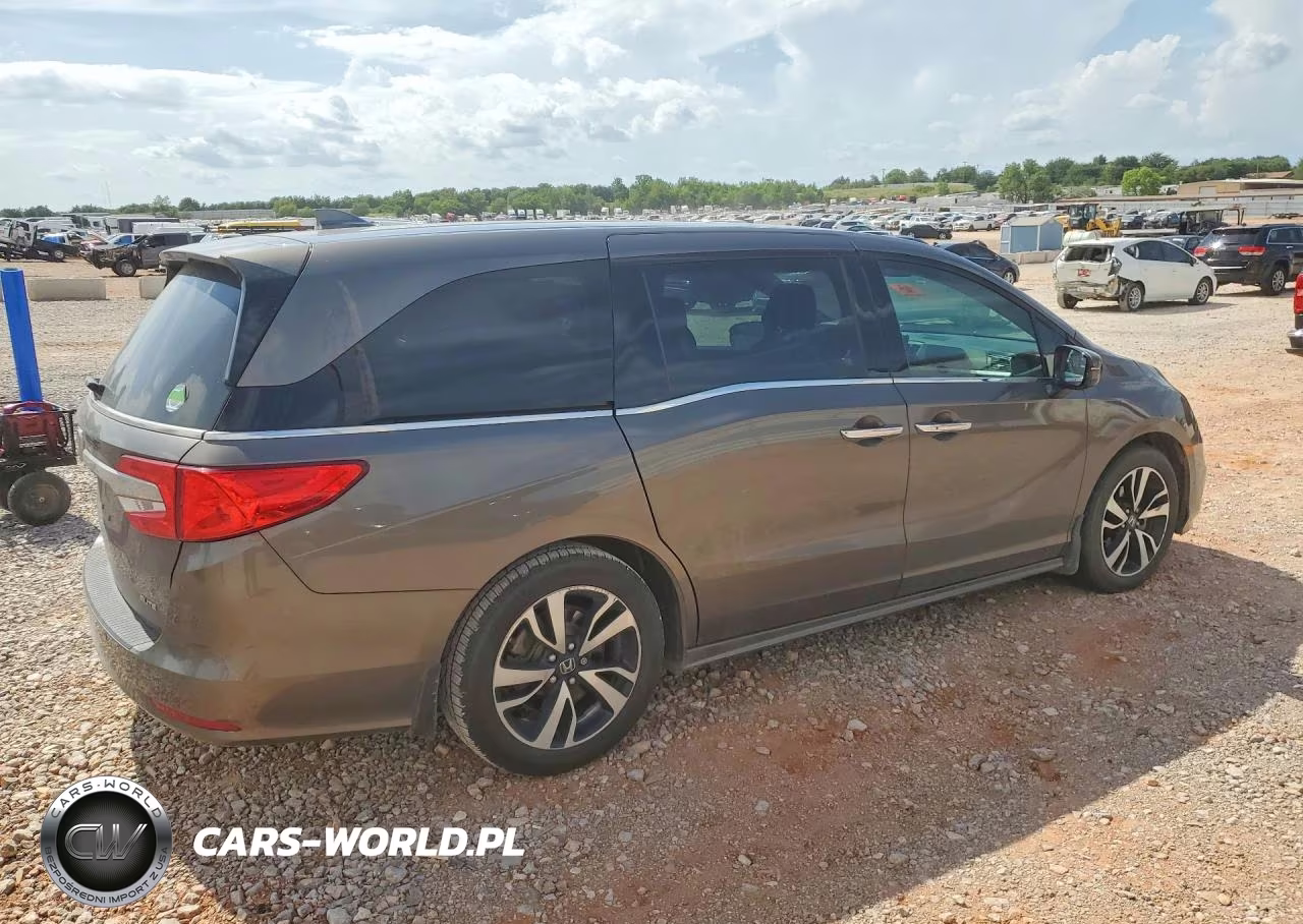 2018 Honda Odyssey Elite VIN:5FNRL6H92JB089058 - 3