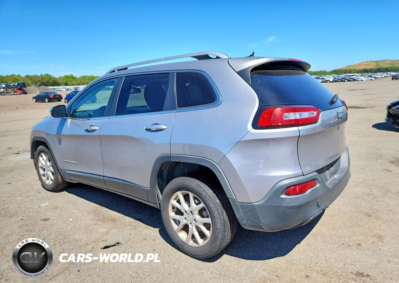 2015 Jeep Cherokee Latitude VIN:1C4PJLCB2FW753464 - 2