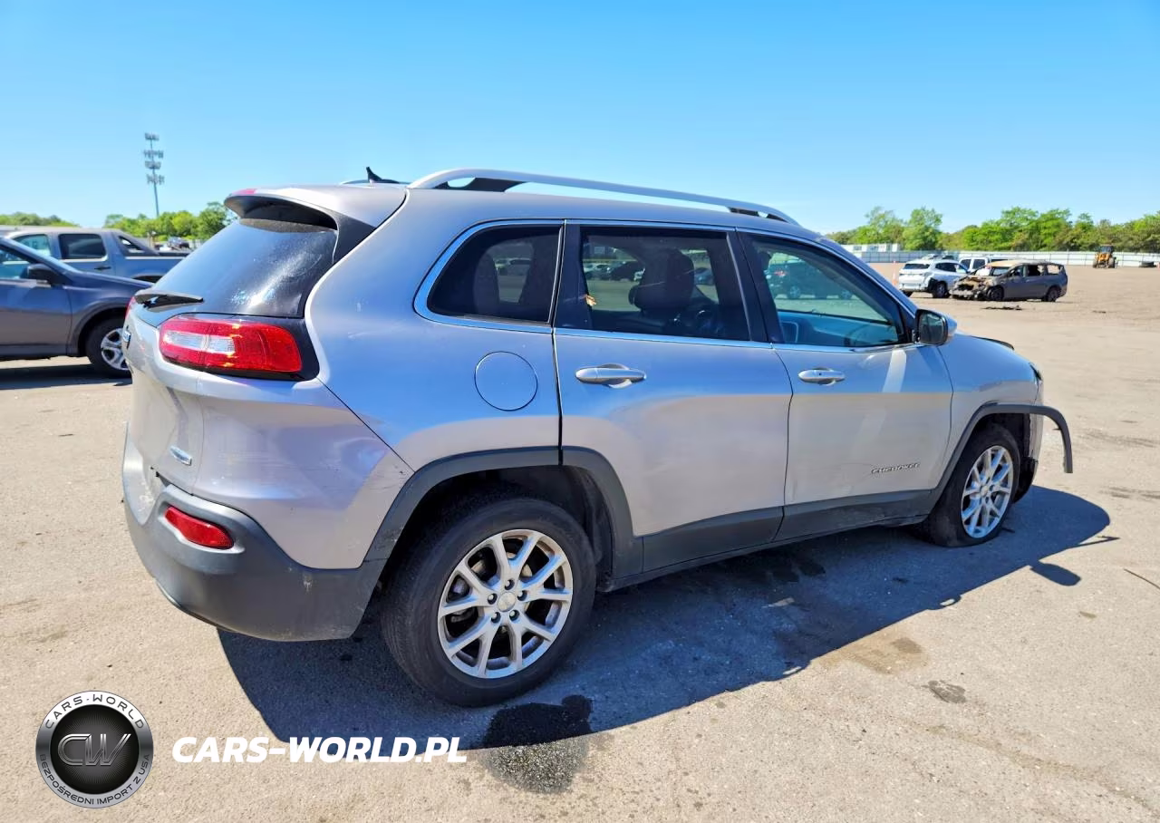 2015 Jeep Cherokee Latitude VIN:1C4PJLCB2FW753464 - 3
