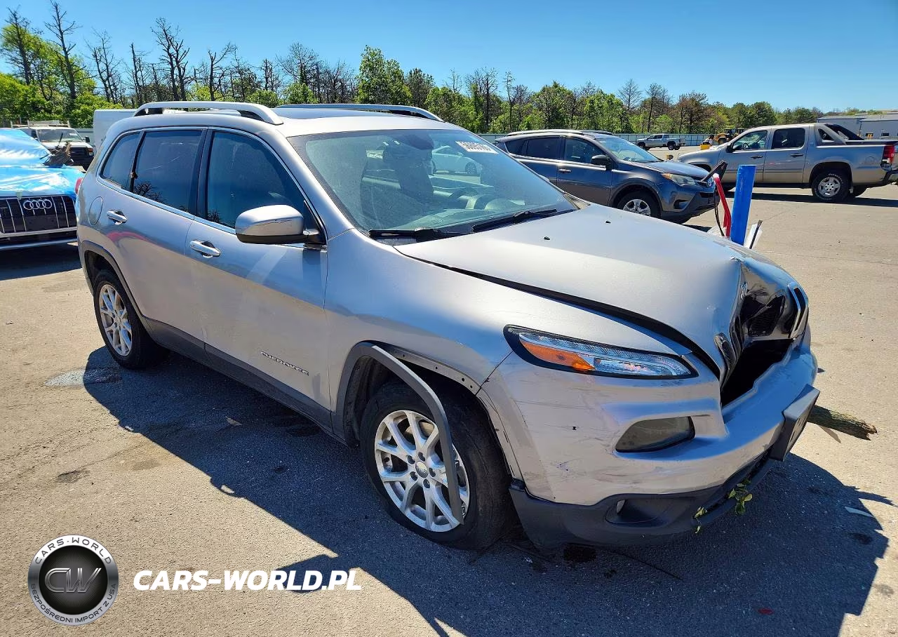 2015 Jeep Cherokee Latitude VIN:1C4PJLCB2FW753464 - 4