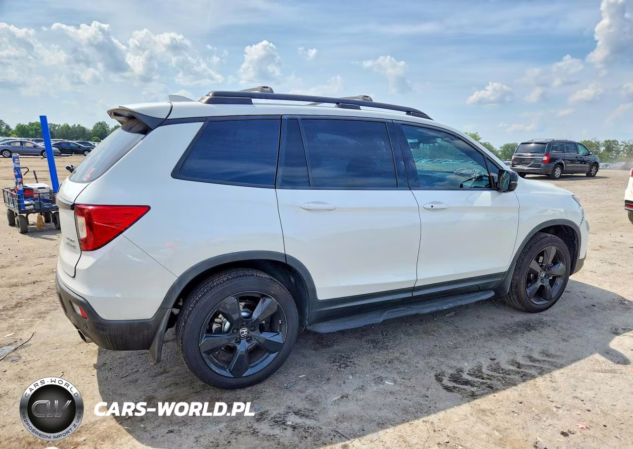 2021 Honda Passport Elite VIN:5FNYF8H08MB014725 - 3
