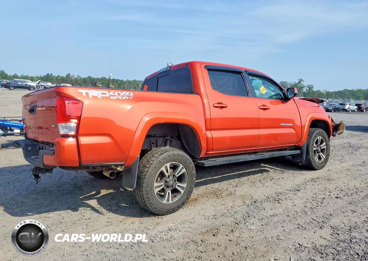 2018 Toyota Tacoma Trd Sport VIN:3TMCZ5AN2JM152516 - 3
