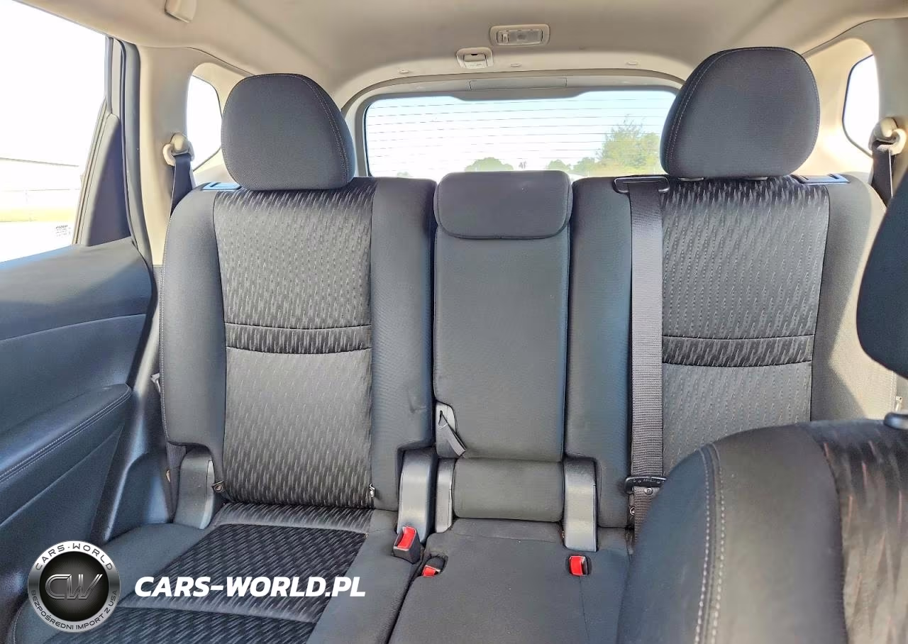 2018 Nissan Rogue S VIN:KNMAT2MT4JP609581 - 10