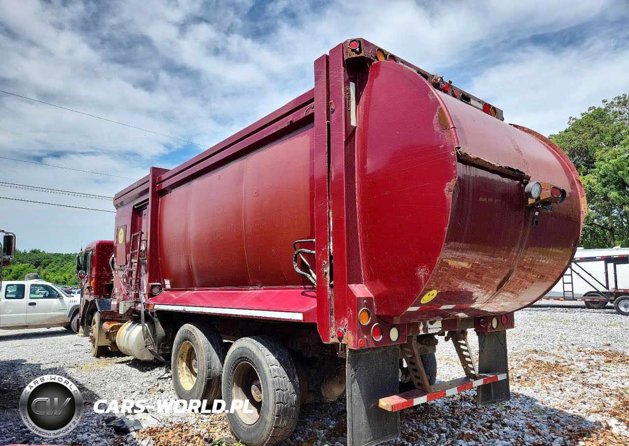 2013 Peterbilt 320 Refuse Truck VIN:3BPZL70X1DF176292 - 3