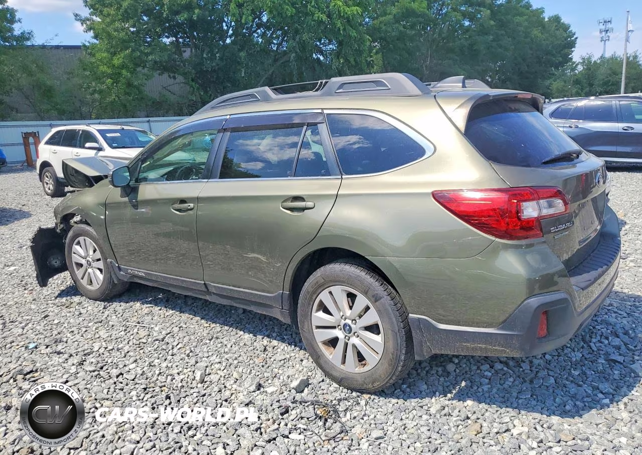2018 Subaru Outback 2.5I Premium VIN:4S4BSAFC3J3216592 - 2