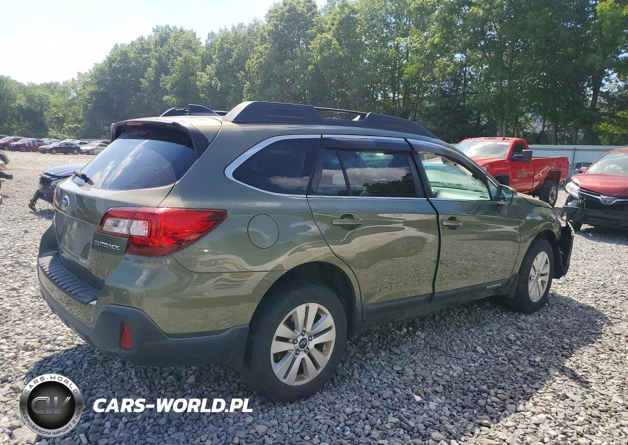 2018 Subaru Outback 2.5I Premium VIN:4S4BSAFC3J3216592 - 3