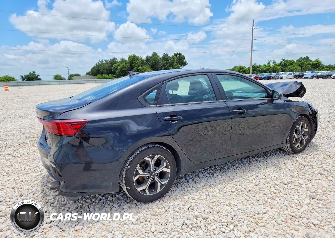 2021 Kia Forte Lxs VIN:3KPF24AD0ME318579 - 3