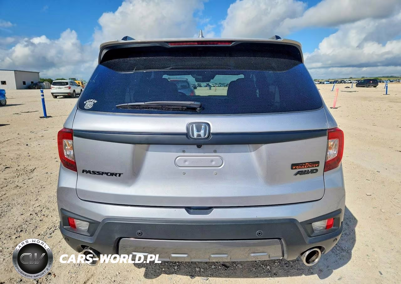 2023 Honda Passport Trail Sport VIN:5FNYF8H65PB028820 - 6