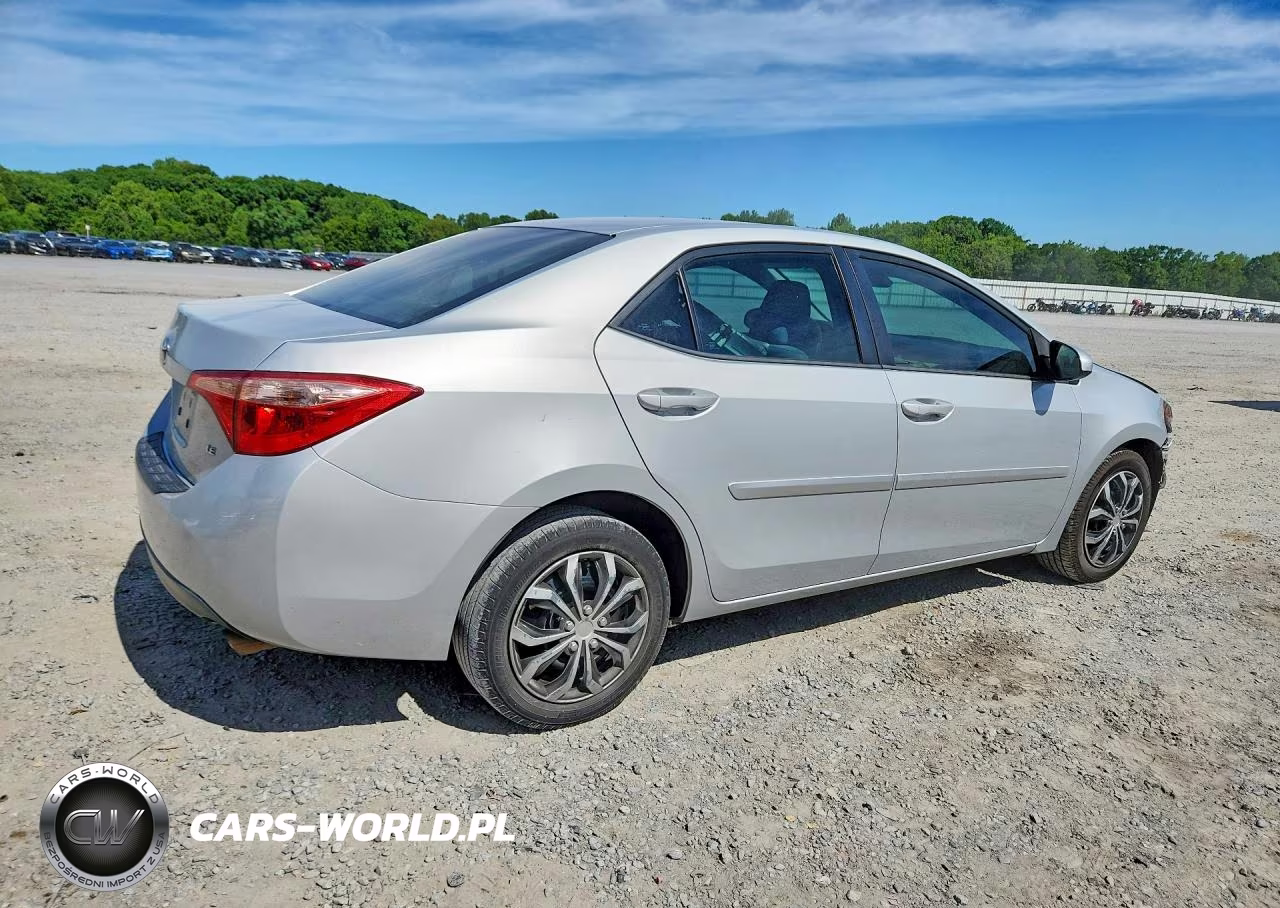 2018 Toyota Corolla Le VIN:2T1BURHE8JC099661 - 3