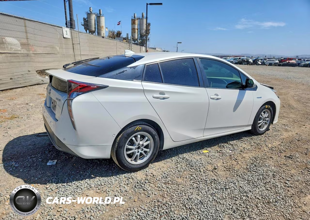 2018 Toyota Prius Two VIN:JTDKBRFU7J3073139 - 3