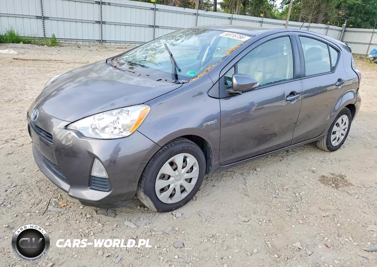 2014 Toyota Prius C Three – zdjęcie 1 z 12