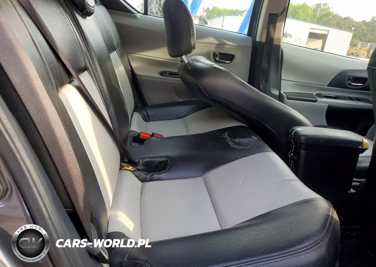 2014 Toyota Prius C Three VIN:JTDKDTB32E1565177 - 10