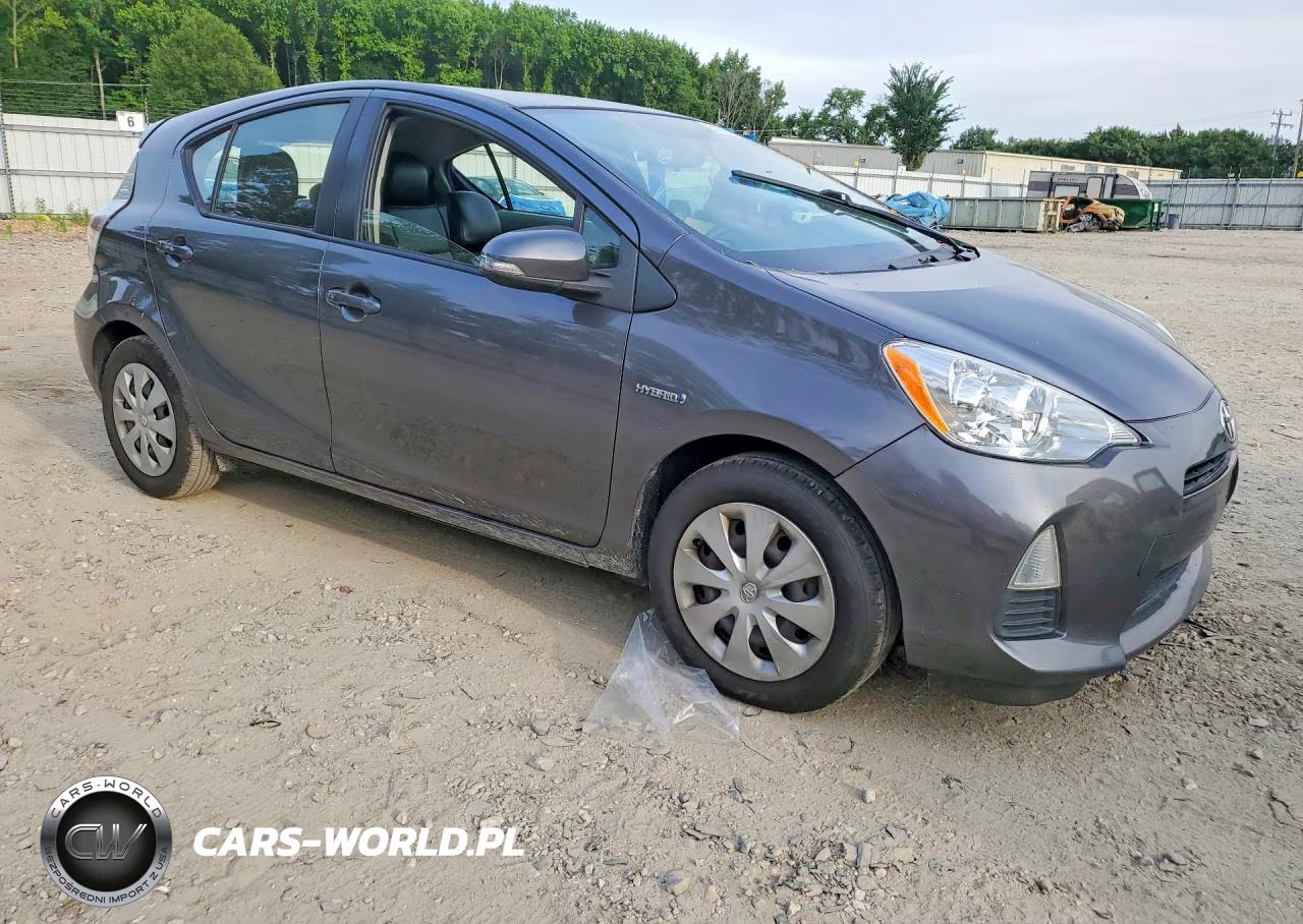 2014 Toyota Prius C Three VIN:JTDKDTB32E1565177 - 4