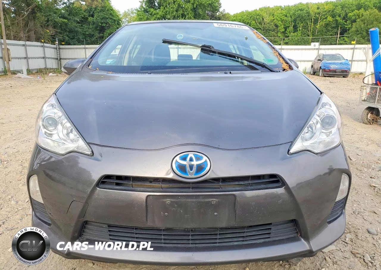 2014 Toyota Prius C Three VIN:JTDKDTB32E1565177 - 5
