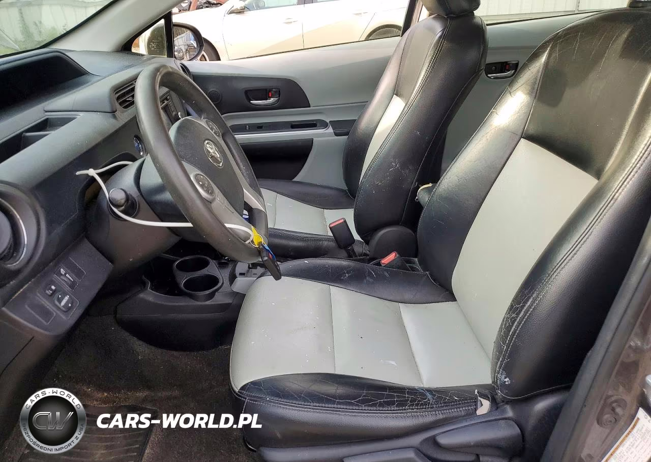 2014 Toyota Prius C Three VIN:JTDKDTB32E1565177 - 7