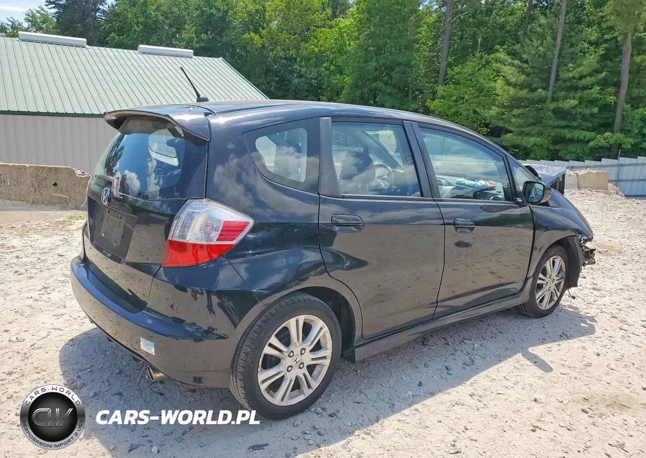 2011 Honda Fit Sport VIN:JHMGE8H58BC026506 - 3