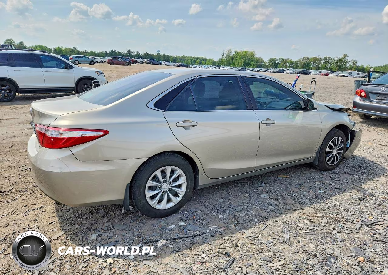 2016 Toyota Camry Le VIN:4T4BF1FK0GR545559 - 3
