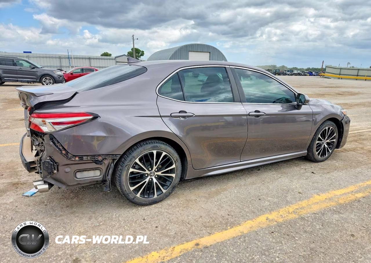 2018 Toyota Camry Se VIN:4T1B11HK0JU139973 - 3