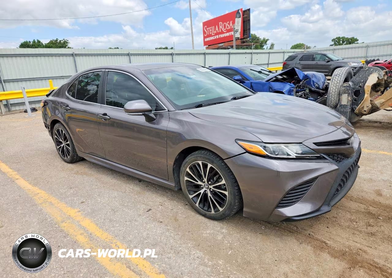 2018 Toyota Camry Se VIN:4T1B11HK0JU139973 - 4