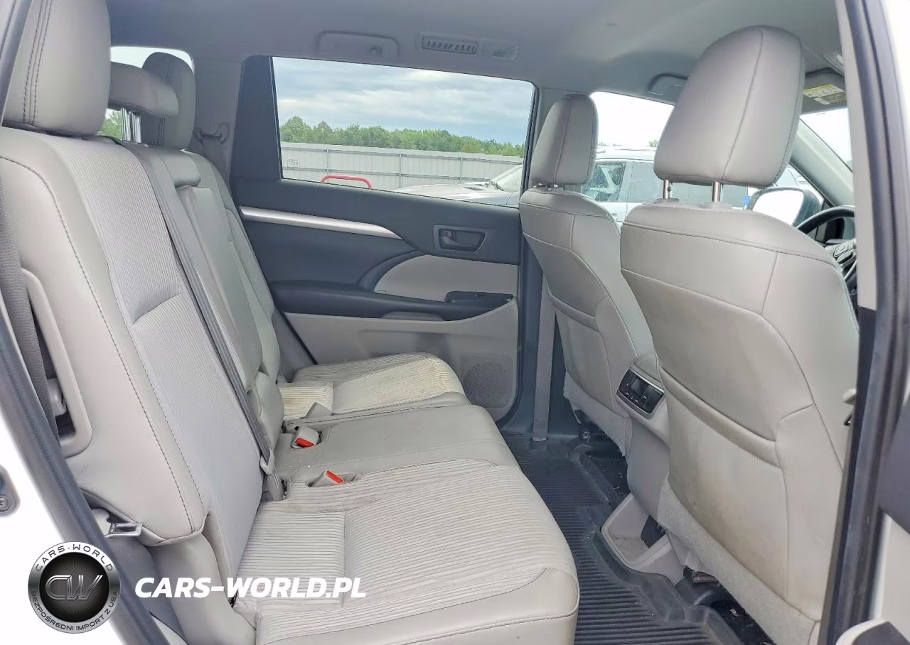 2019 Toyota Highlander Le Plus VIN:5TDBZRFH0KS733472 - 11