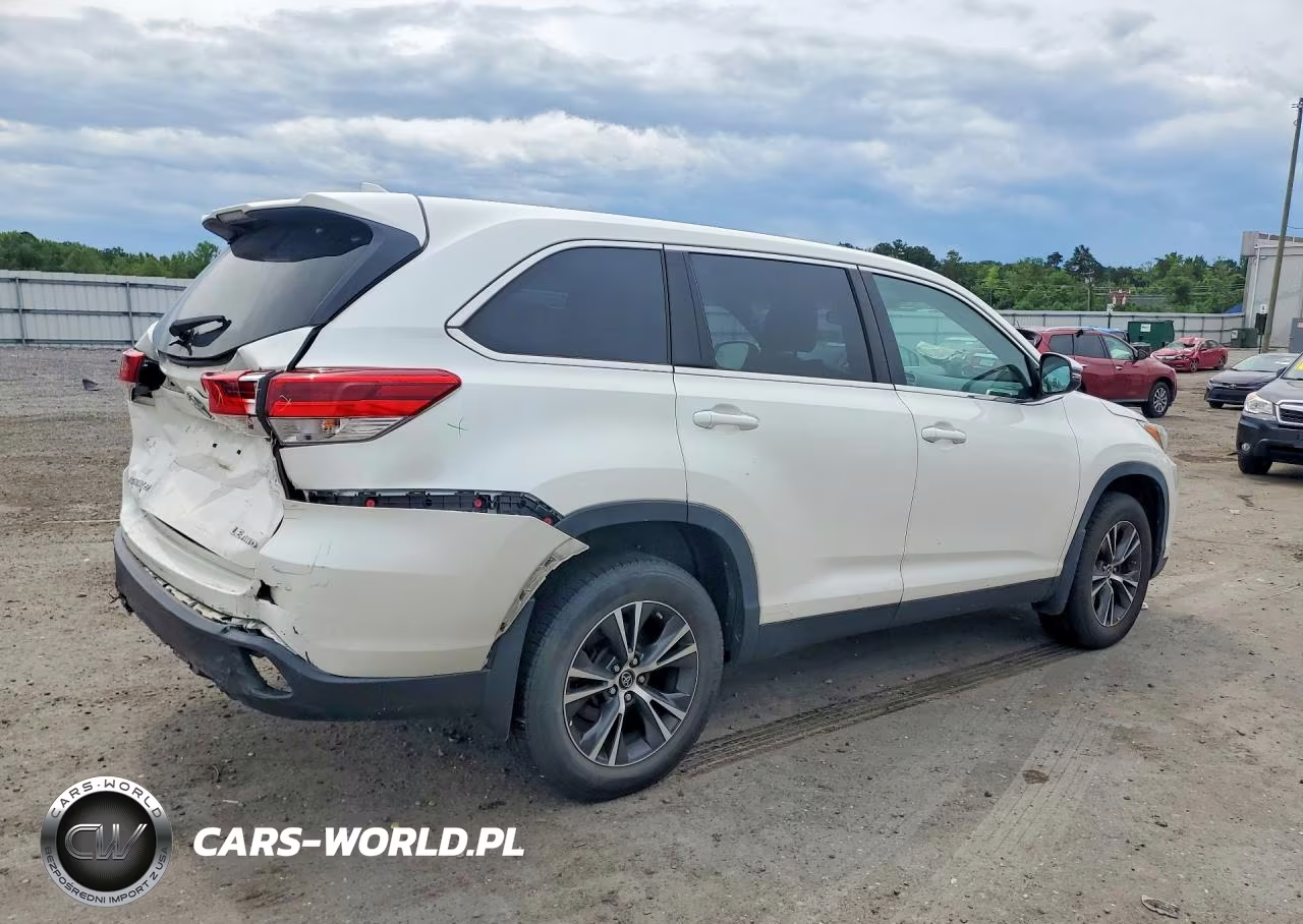 2019 Toyota Highlander Le Plus VIN:5TDBZRFH0KS733472 - 3
