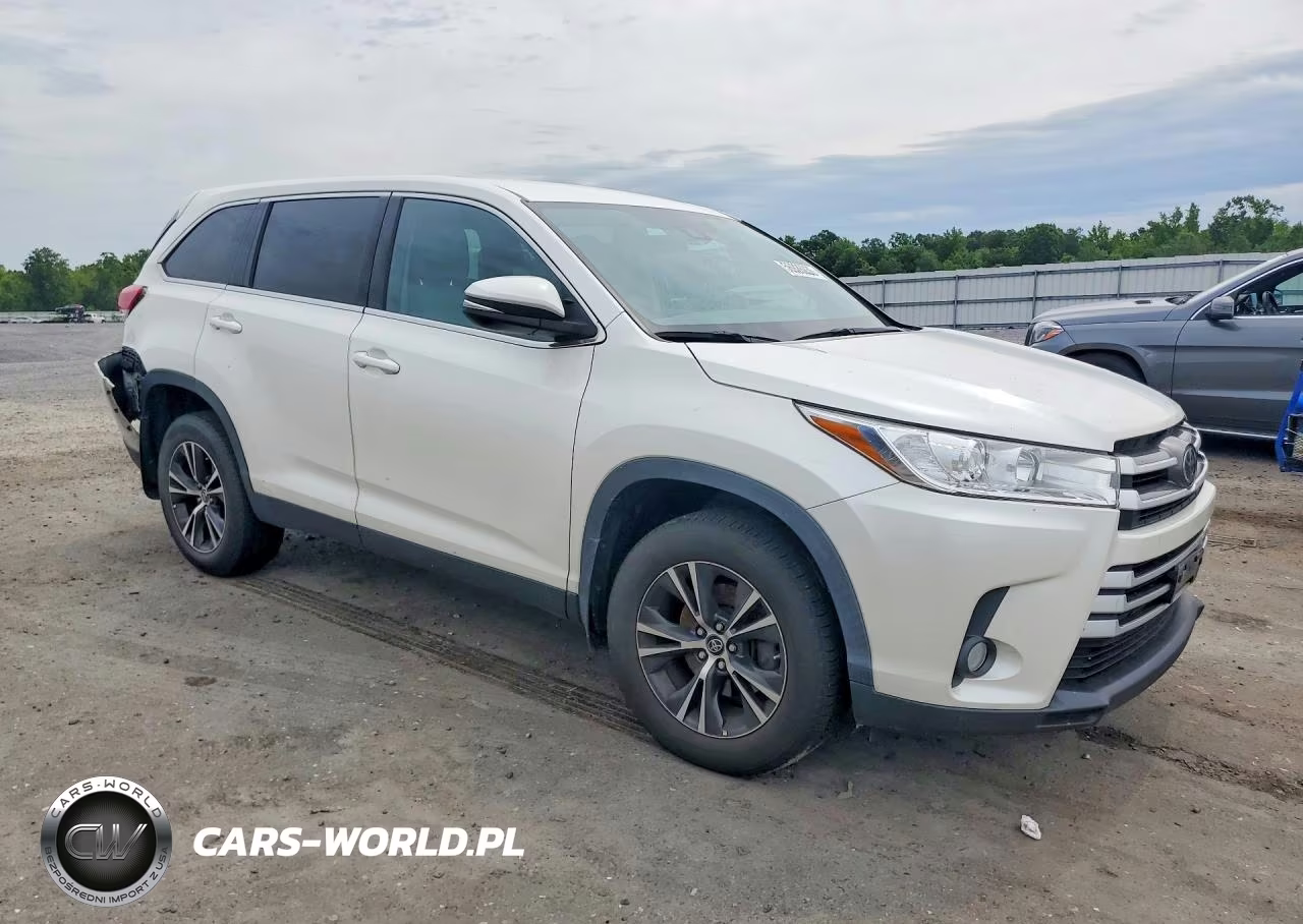 2019 Toyota Highlander Le Plus VIN:5TDBZRFH0KS733472 - 4