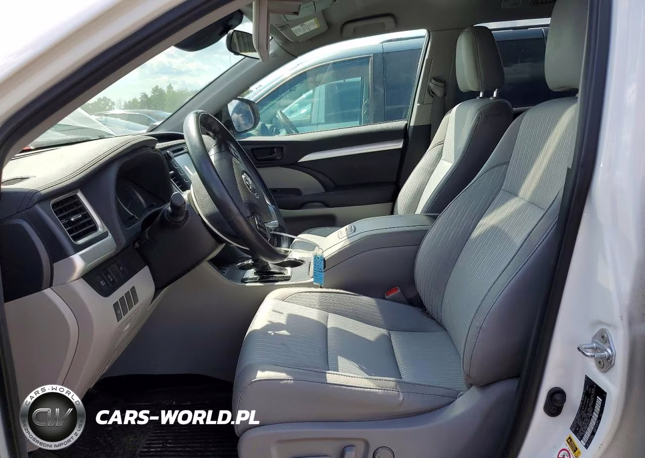 2019 Toyota Highlander Le Plus VIN:5TDBZRFH0KS733472 - 7