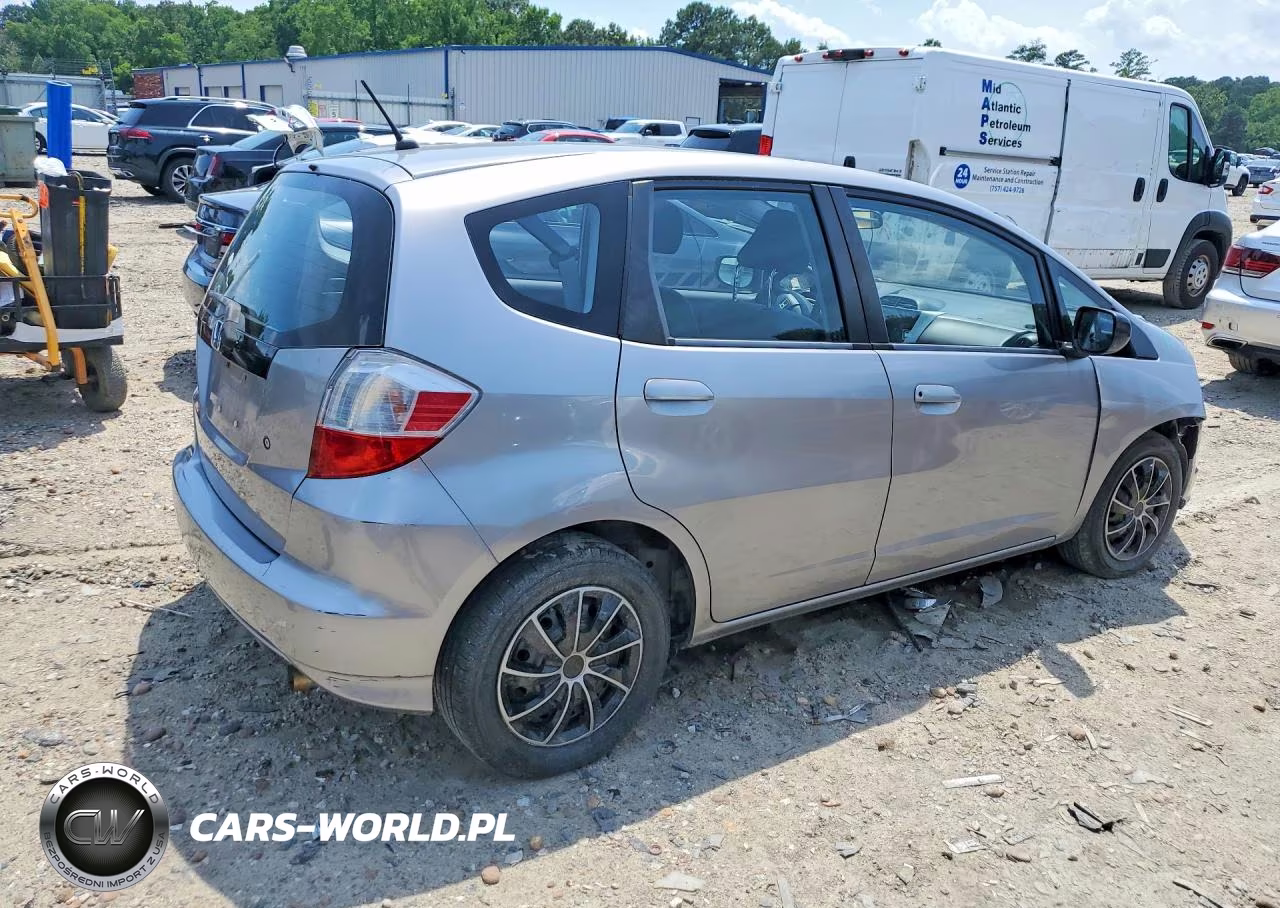 2009 Honda Fit VIN:JHMGE882X9S006568 - 3