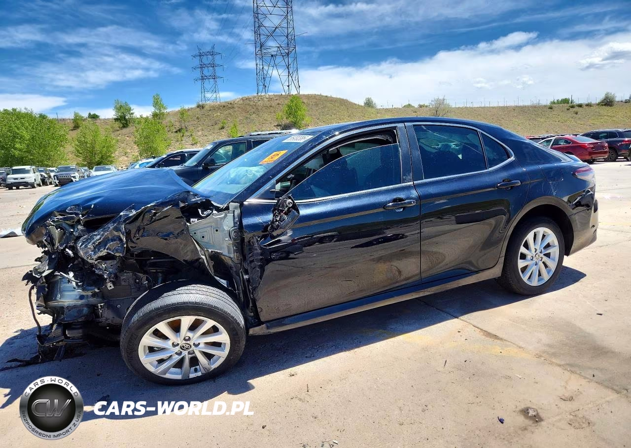 2024 Toyota Camry Le – zdjęcie 1 z 12