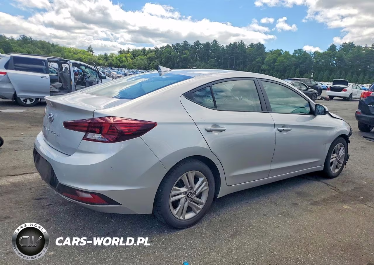 2019 Hyundai Elantra Value Edition VIN:5NPD84LF2KH428093 - 3