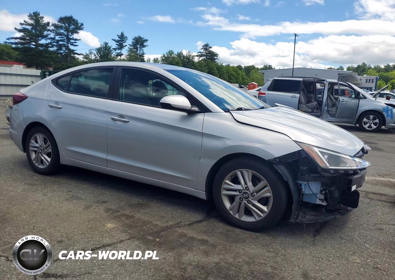2019 Hyundai Elantra Value Edition VIN:5NPD84LF2KH428093 - 4