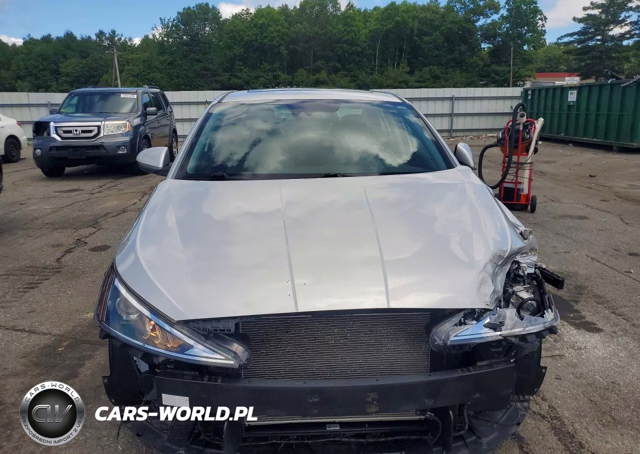 2019 Hyundai Elantra Value Edition VIN:5NPD84LF2KH428093 - 5