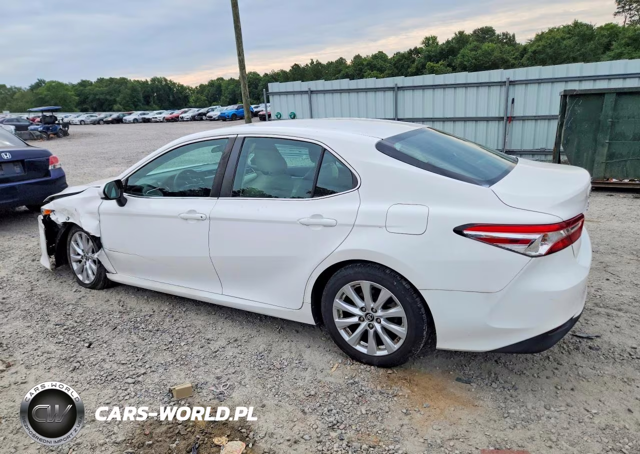 2018 Toyota Camry Le VIN:4T1B11HK9JU009965 - 2