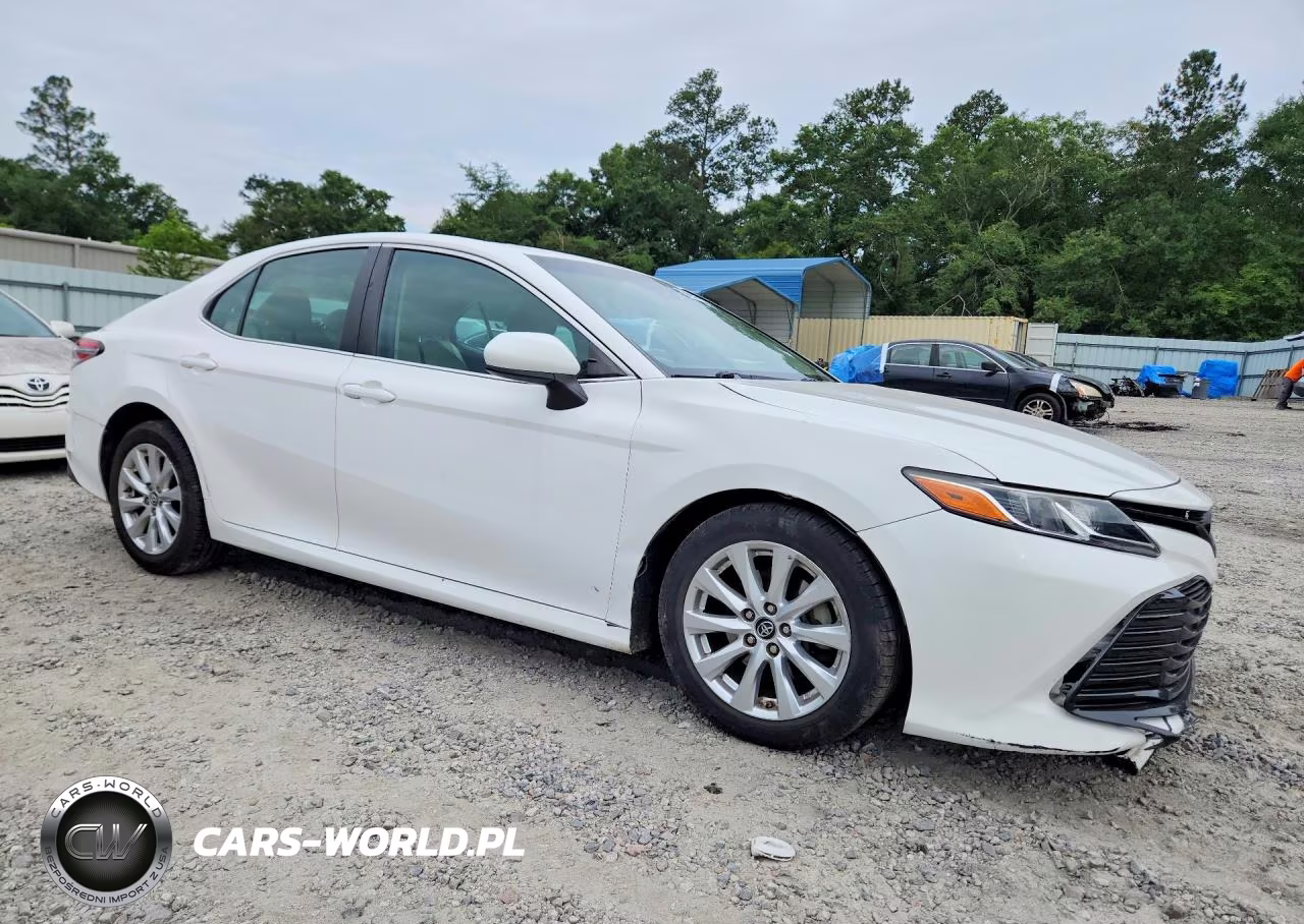 2018 Toyota Camry Le VIN:4T1B11HK9JU009965 - 4
