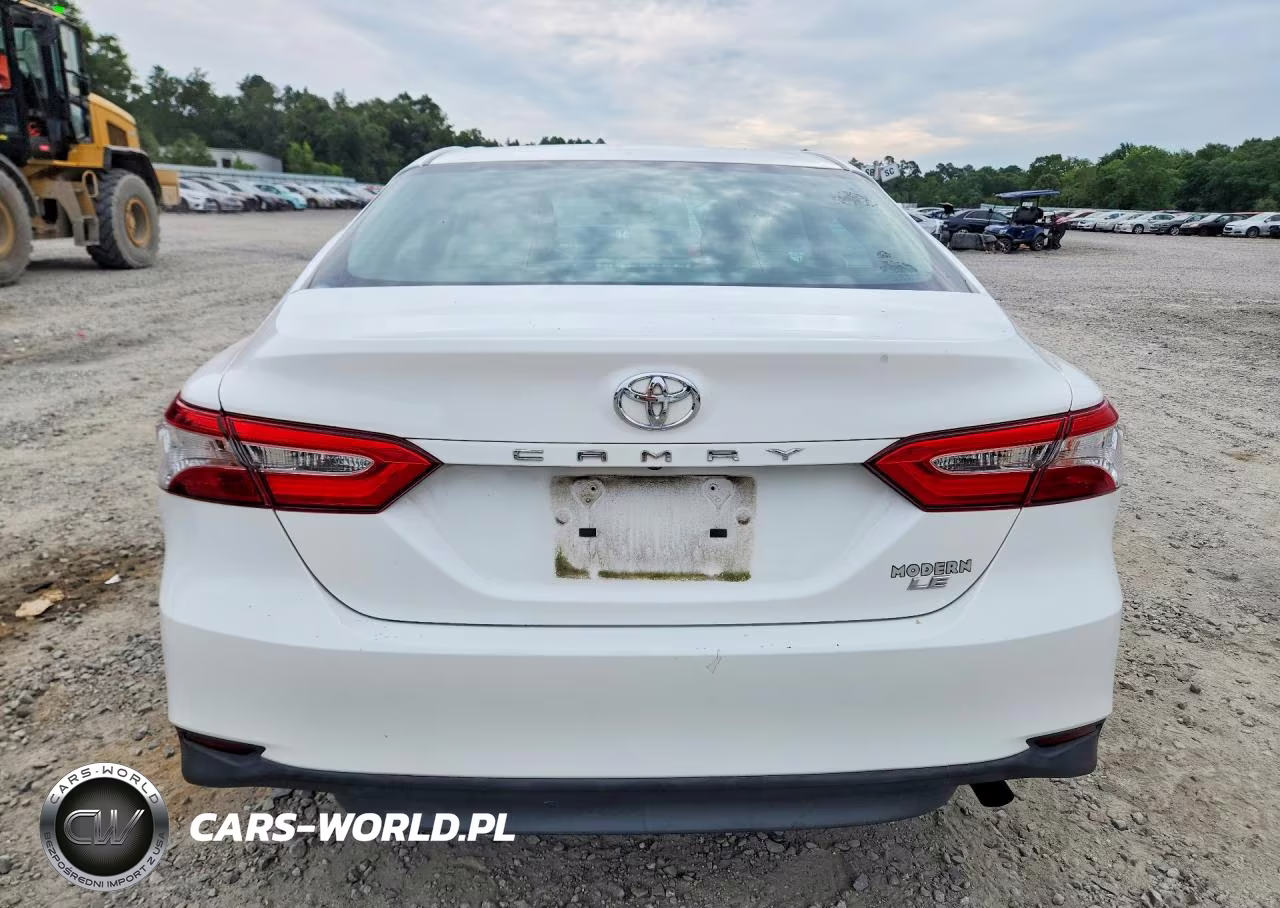 2018 Toyota Camry Le VIN:4T1B11HK9JU009965 - 6