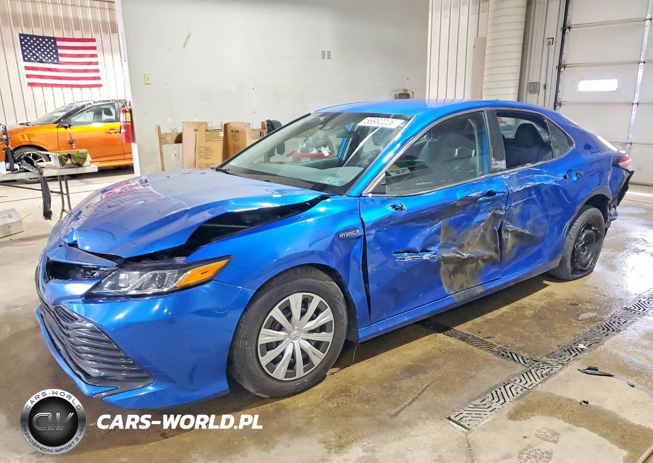 2020 Toyota Camry Le – zdjęcie 1 z 12